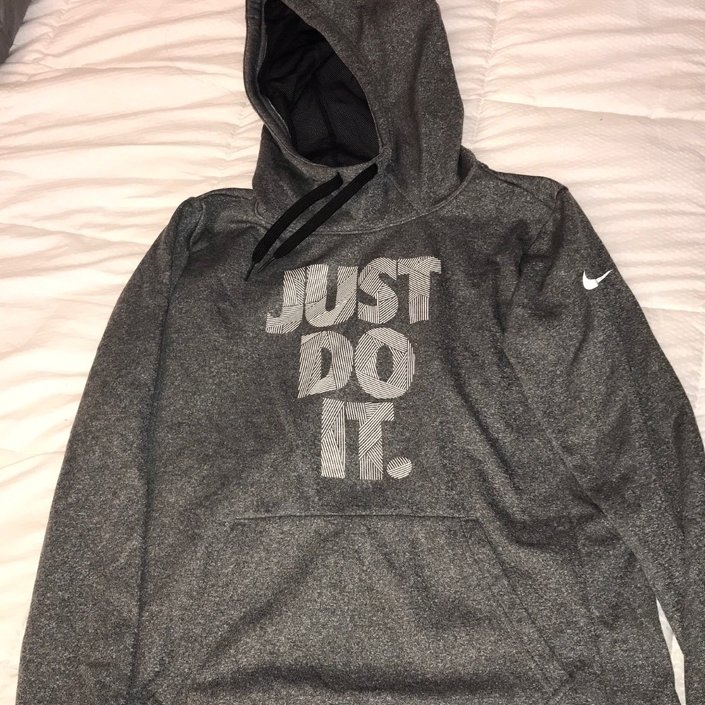 grey nike sweatshirt
